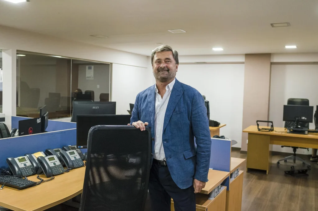 Juan Díaz Arnau en las oficinas de Hacce Soluciones TIC